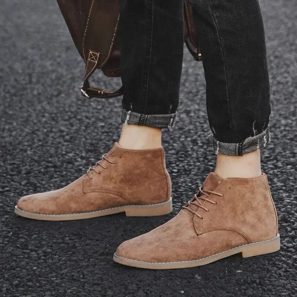 Der britische Wildlederstiefel „Monarch“