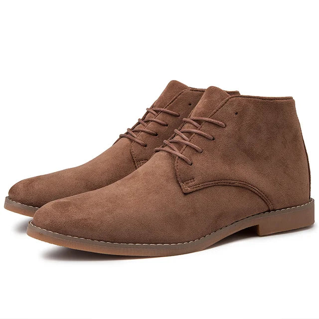 Der britische Wildlederstiefel „Monarch“