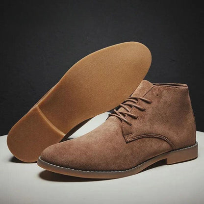 Der britische Wildlederstiefel „Monarch“
