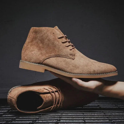 Der britische Wildlederstiefel „Monarch“