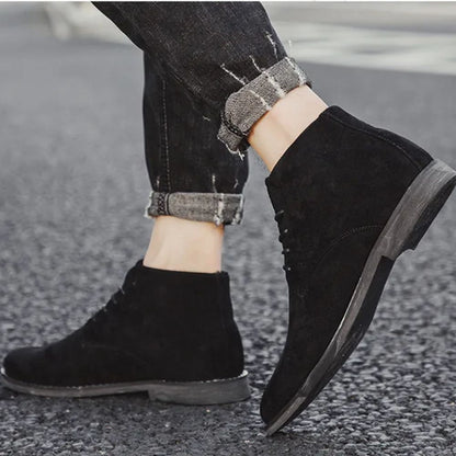 Der britische Wildlederstiefel „Monarch“